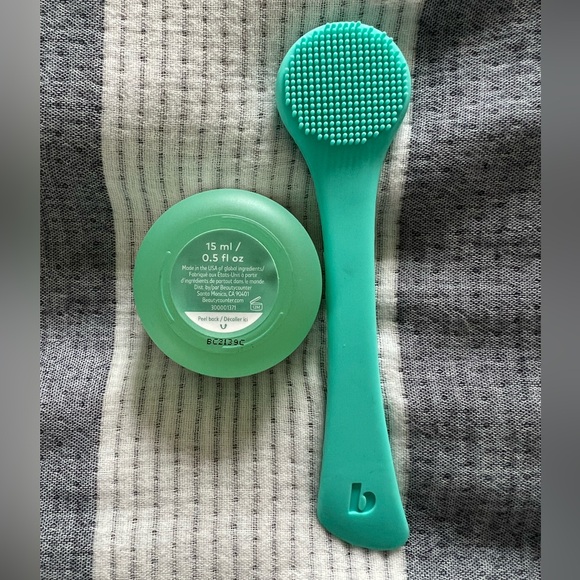 Beautycounter Reflect Effect AHA Smoothing Facial Mask & Tool - Picture 2 of 3